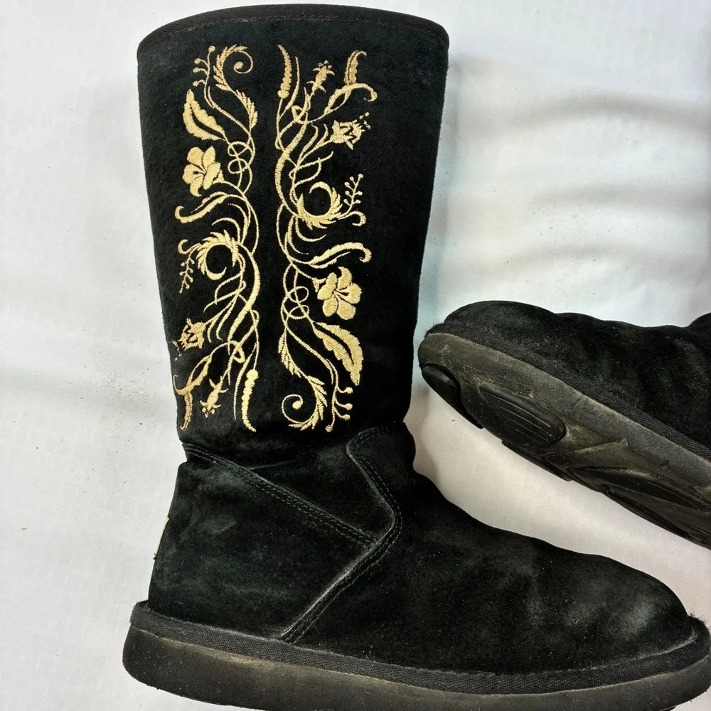 UGG Australia Sundance II Black Suede Gold Floral Embroidered Boots 5882 Size 5
